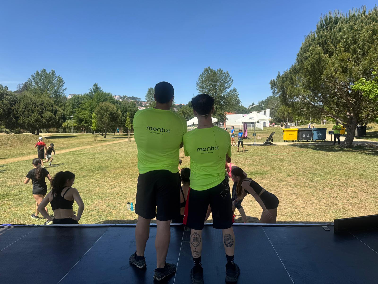 Equipa MONTIX no palco a acompanhar a atividade física